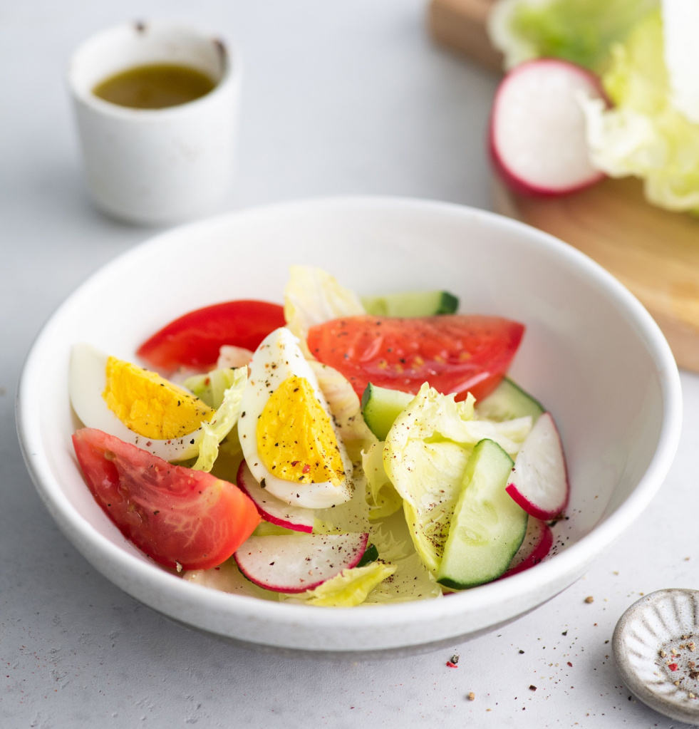 Салат с яйцом и редисом.jpg